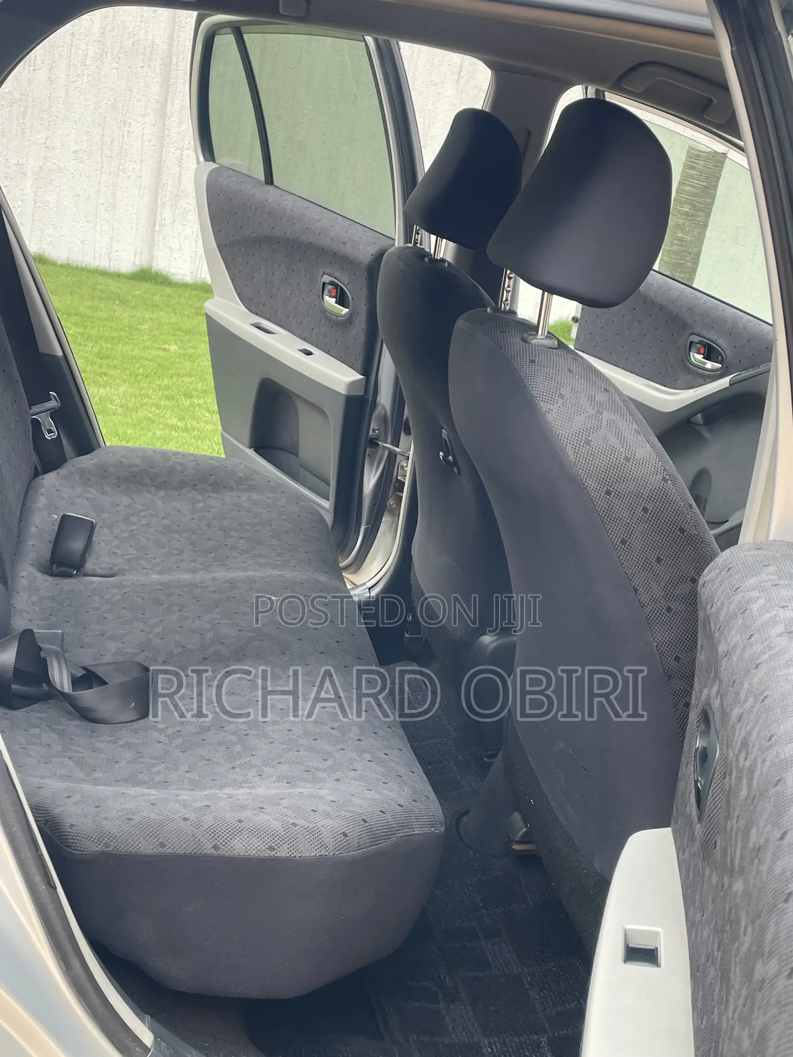 Toyota Vitz 1.3 AWD 5dr 2010 Silver