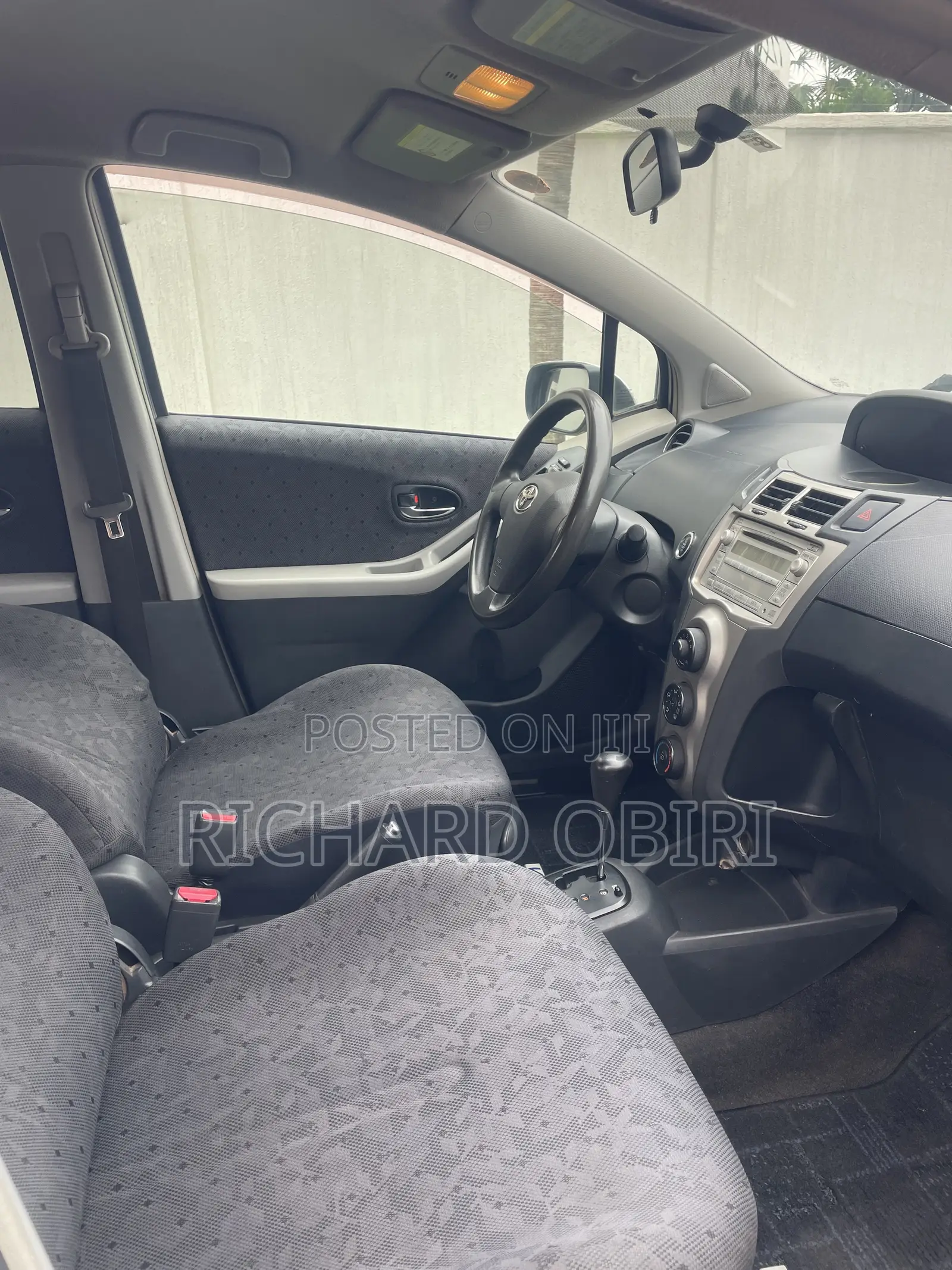 Toyota Vitz 1.3 AWD 5dr 2010 Silver