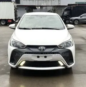 Toyota Yaris LE Hatchback 5dr 2016 White