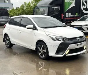Toyota Yaris LE Hatchback 5dr 2016 White
