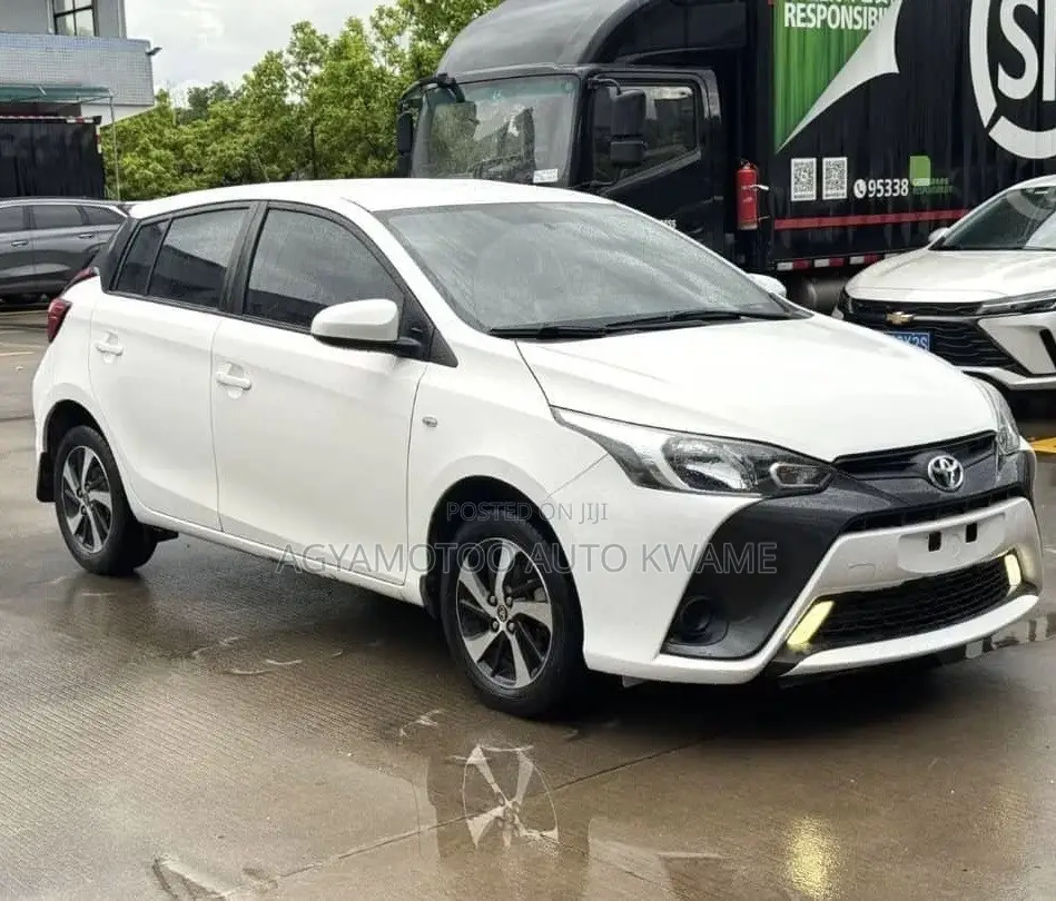 Toyota Yaris LE Hatchback 5dr 2016 White