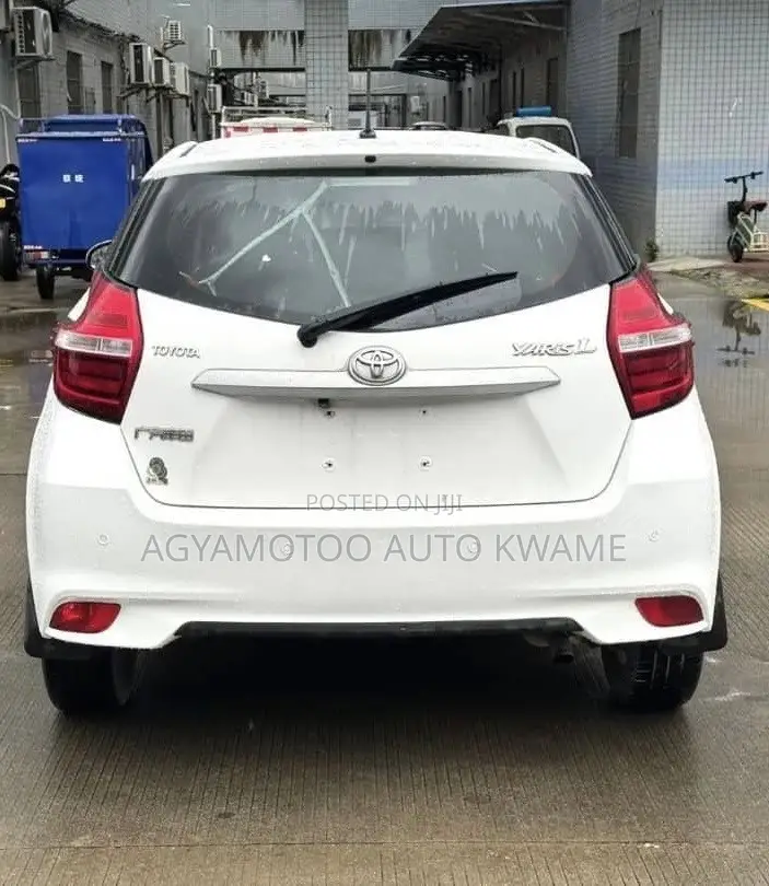 Toyota Yaris LE Hatchback 5dr 2016 White