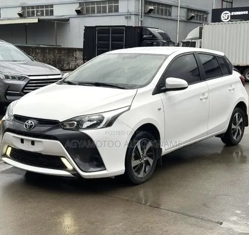 Toyota Yaris LE Hatchback 5dr 2016 White