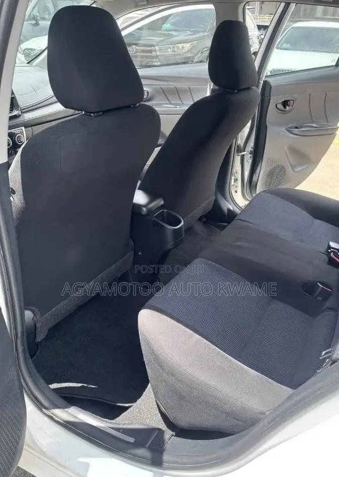 Toyota Yaris LE Hatchback 5dr 2016 White