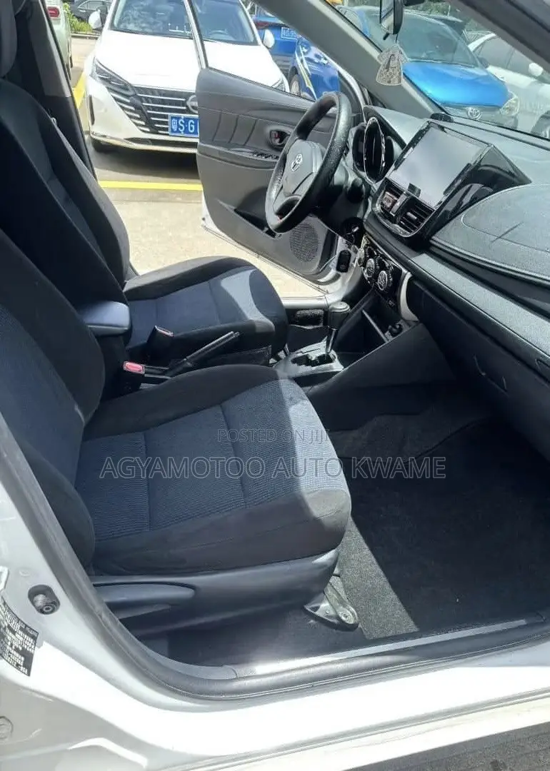 Toyota Yaris LE Hatchback 5dr 2016 White