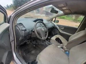 Toyota Vitz 1.3 AWD 5dr 2010 Silver
