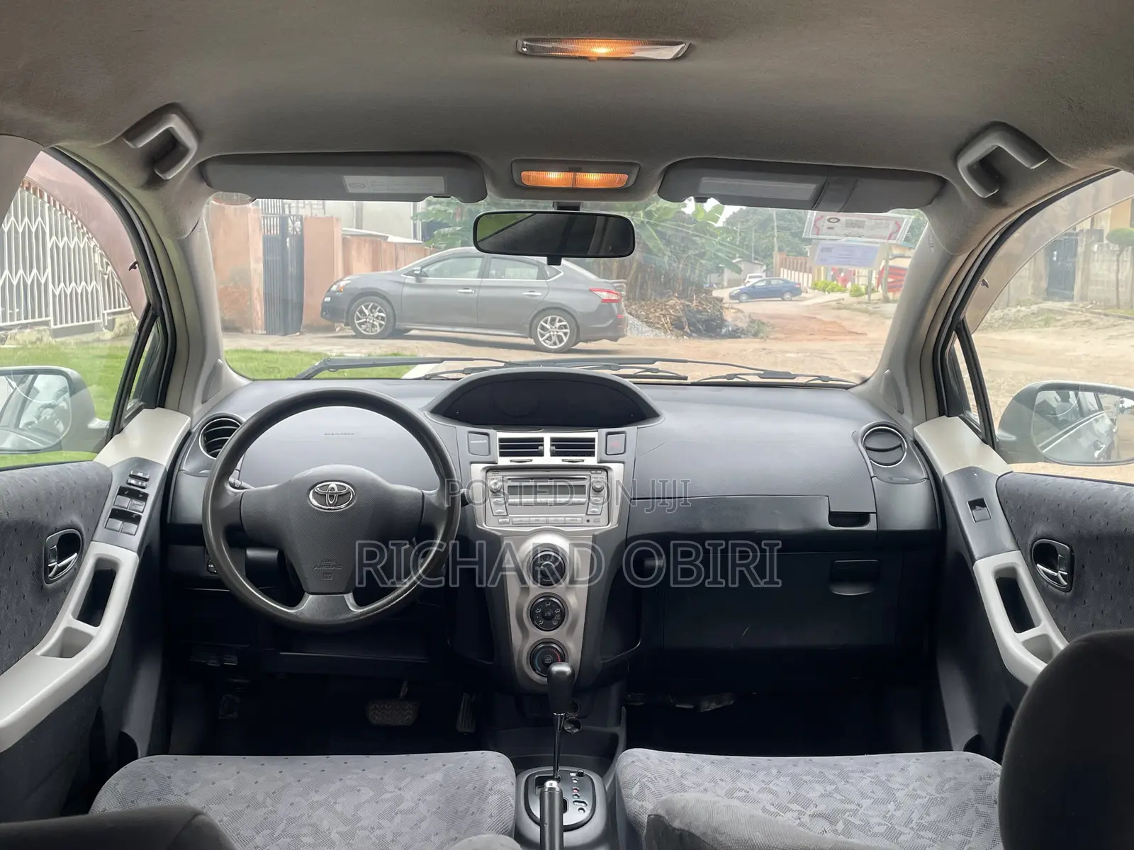 Toyota Vitz 1.3 AWD 5dr 2010 Silver