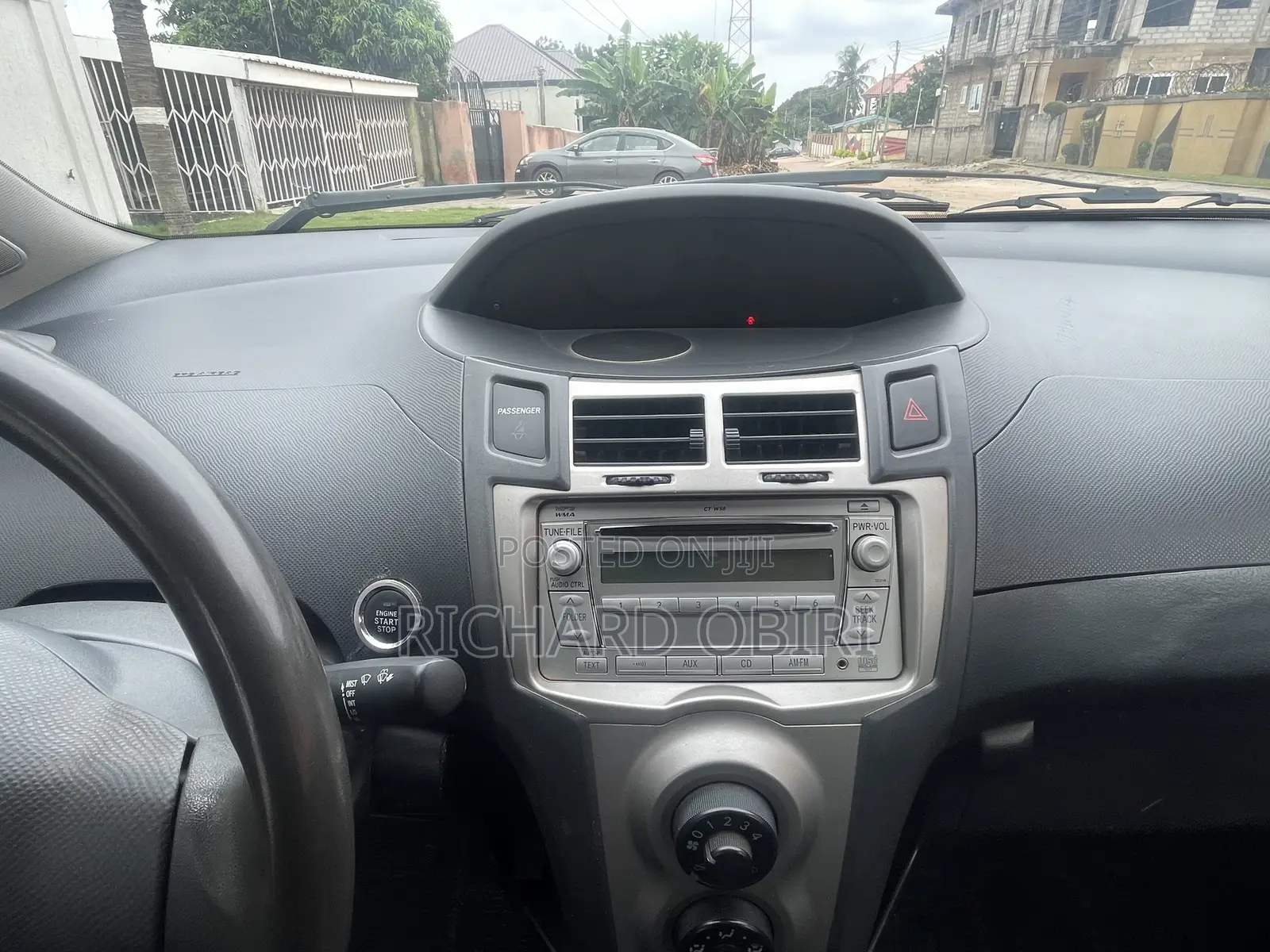 Toyota Vitz 1.3 AWD 5dr 2010 Silver
