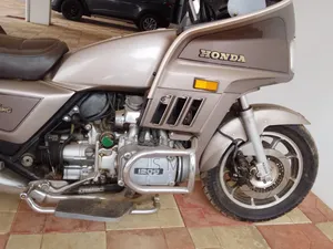 Honda Gold Wing 1986 Gold
