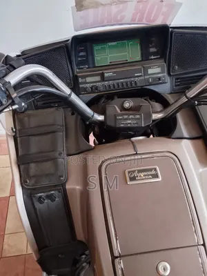 Honda Gold Wing 1986 Gold