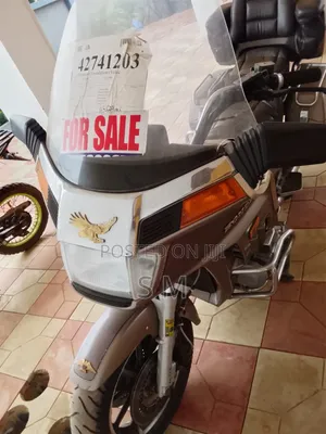 Honda Gold Wing 1986 Gold