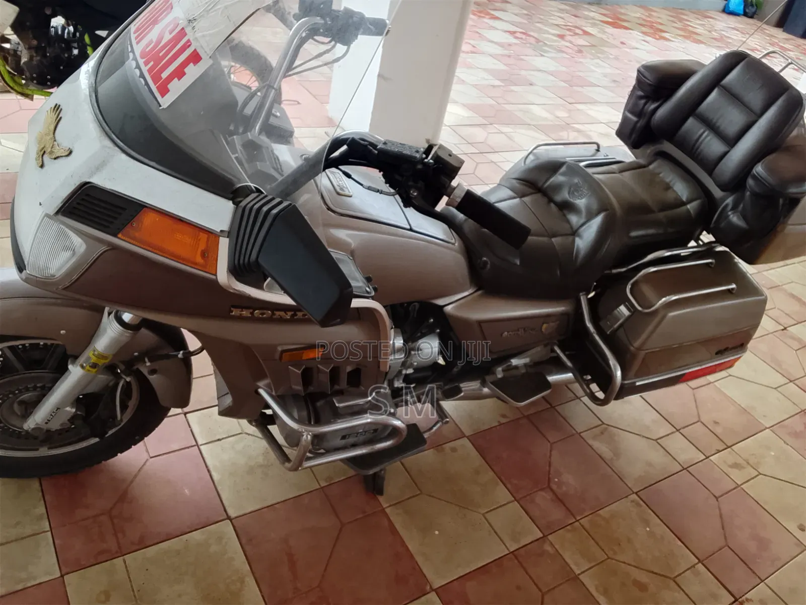 Honda Gold Wing 1986 Gold