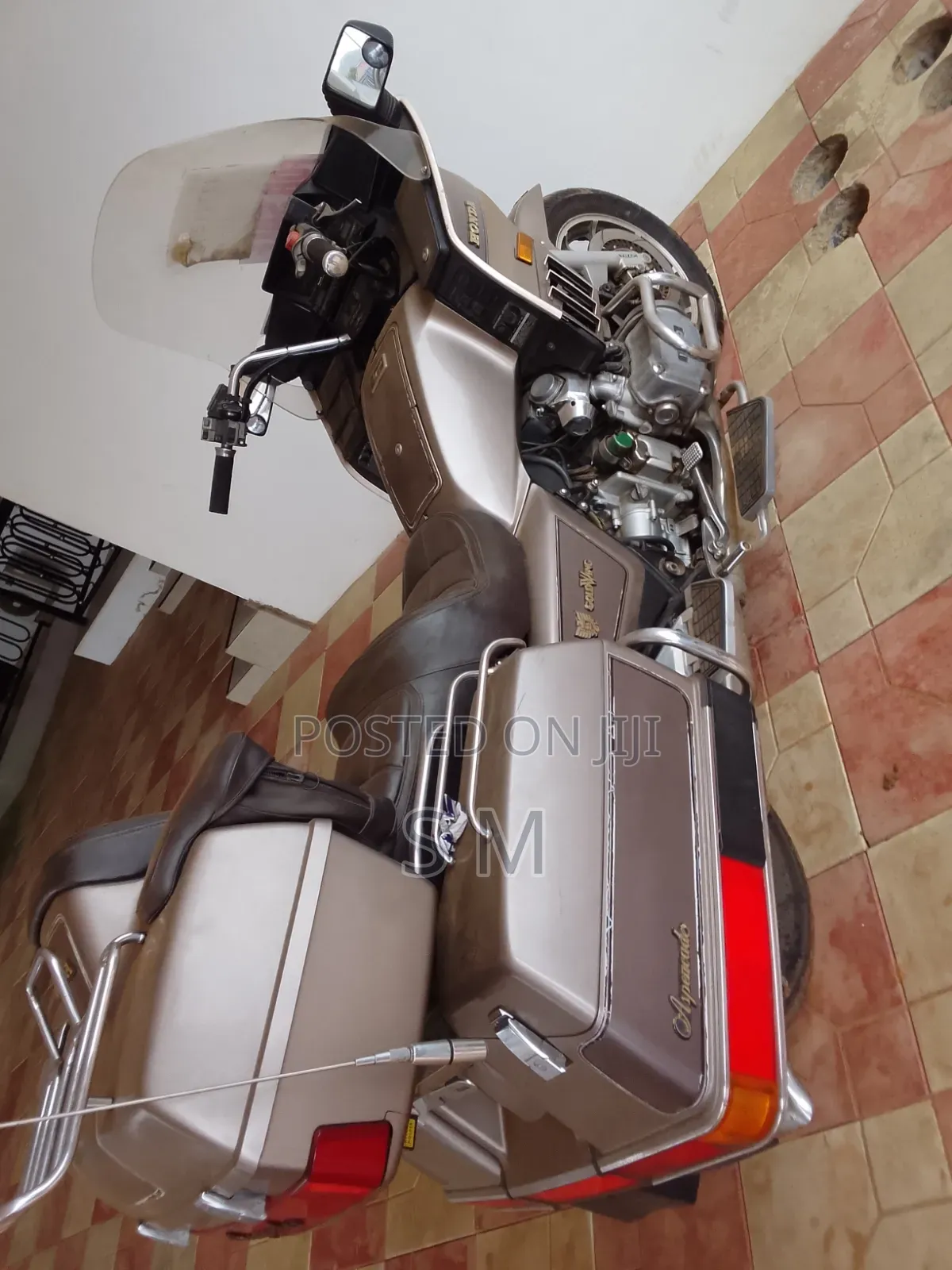 Honda Gold Wing 1986 Gold