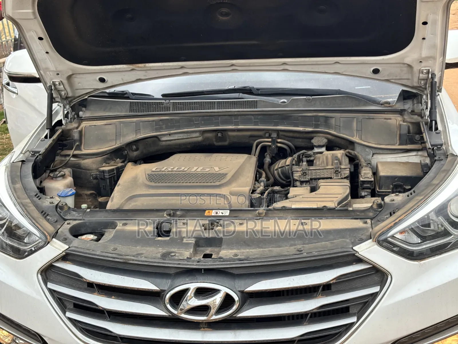 Hyundai Santa Fe 2016 White