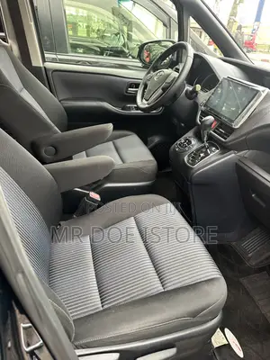 Toyota Voxy X Side Lift-Up Tilt Seat 4WD 7-Seater 2015 Black