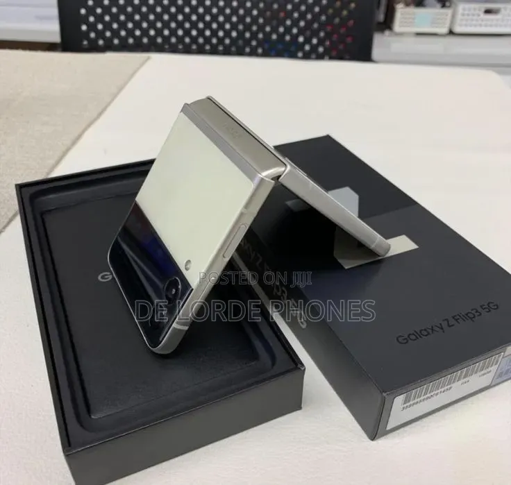New Samsung Galaxy Z Flip 3 256 GB Black