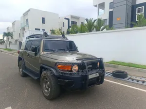 Toyota FJ Cruiser 2011 Green