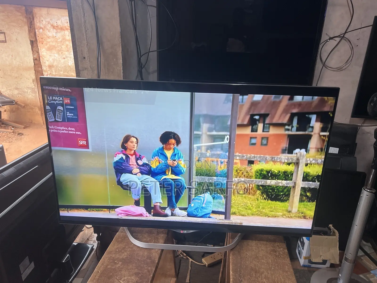 Frameless LG 49 Smart 4K TV
