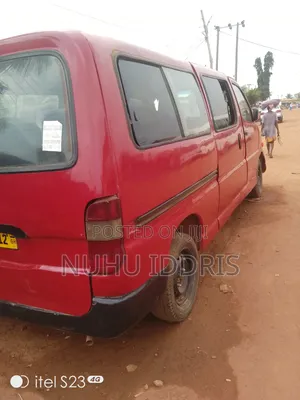 Toyota HiAce 2006 Red