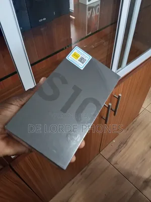 New Samsung Galaxy S10e 128 GB Blue