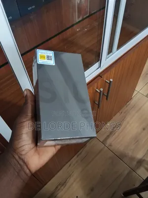 New Samsung Galaxy S10e 128 GB Blue