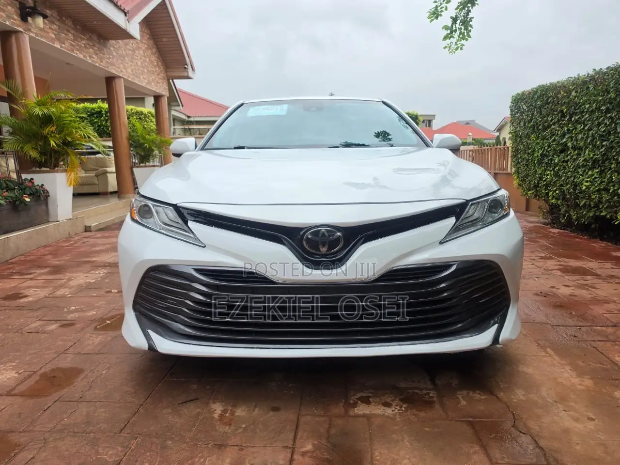 Toyota Camry LE (2.5L 4cyl 8A) 2019 White