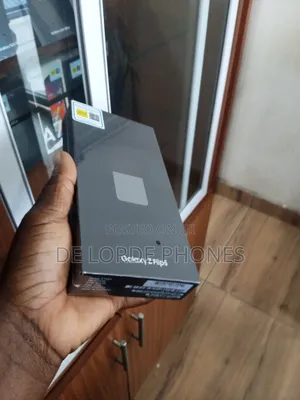 New Samsung Galaxy Z Flip 5 256 GB Black