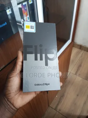 New Samsung Galaxy Z Flip4 256 GB Black