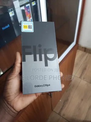 New Samsung Galaxy Z Flip4 256 GB Black