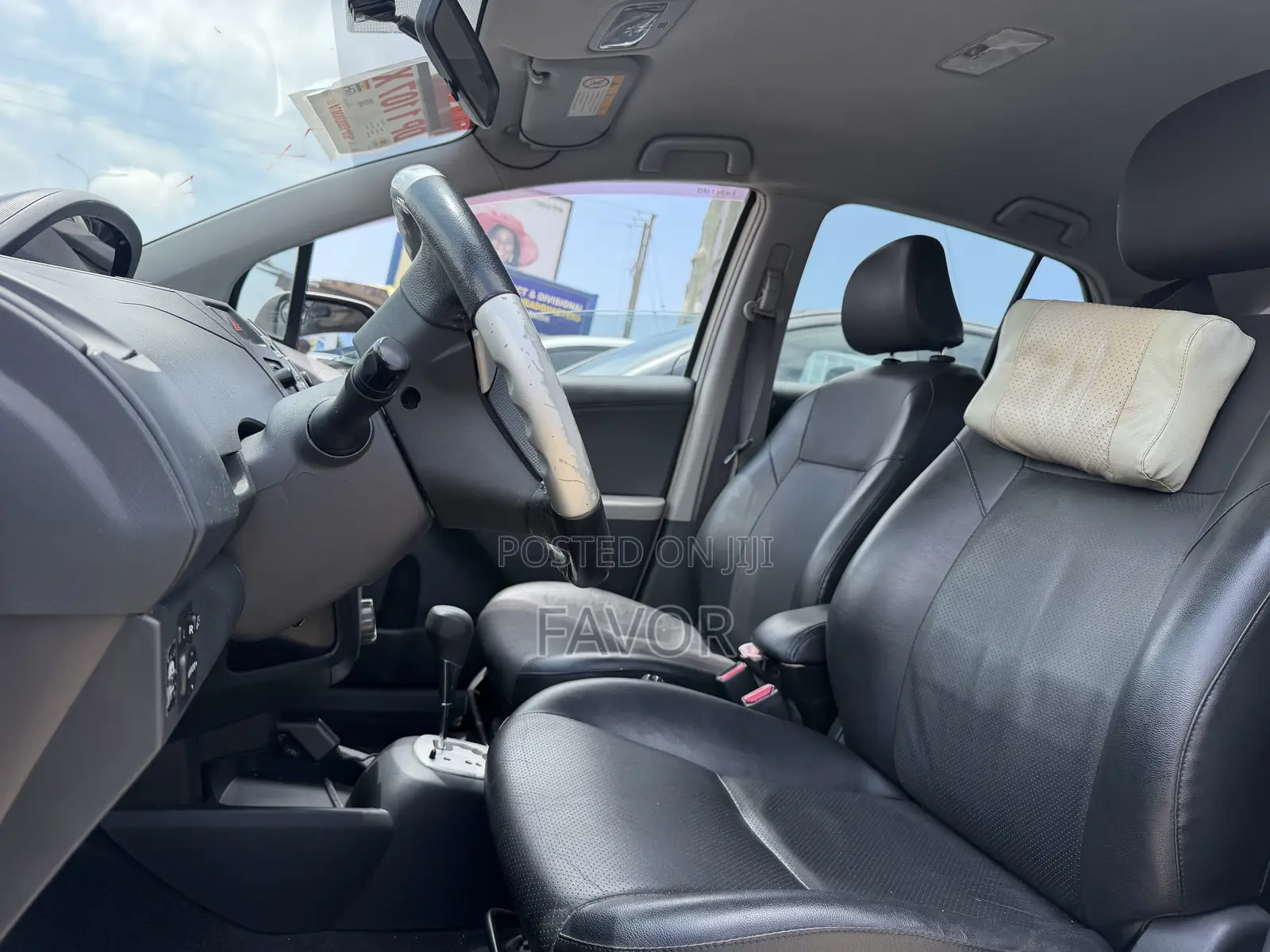 Toyota Yaris Base Sedan 4dr 2010 White