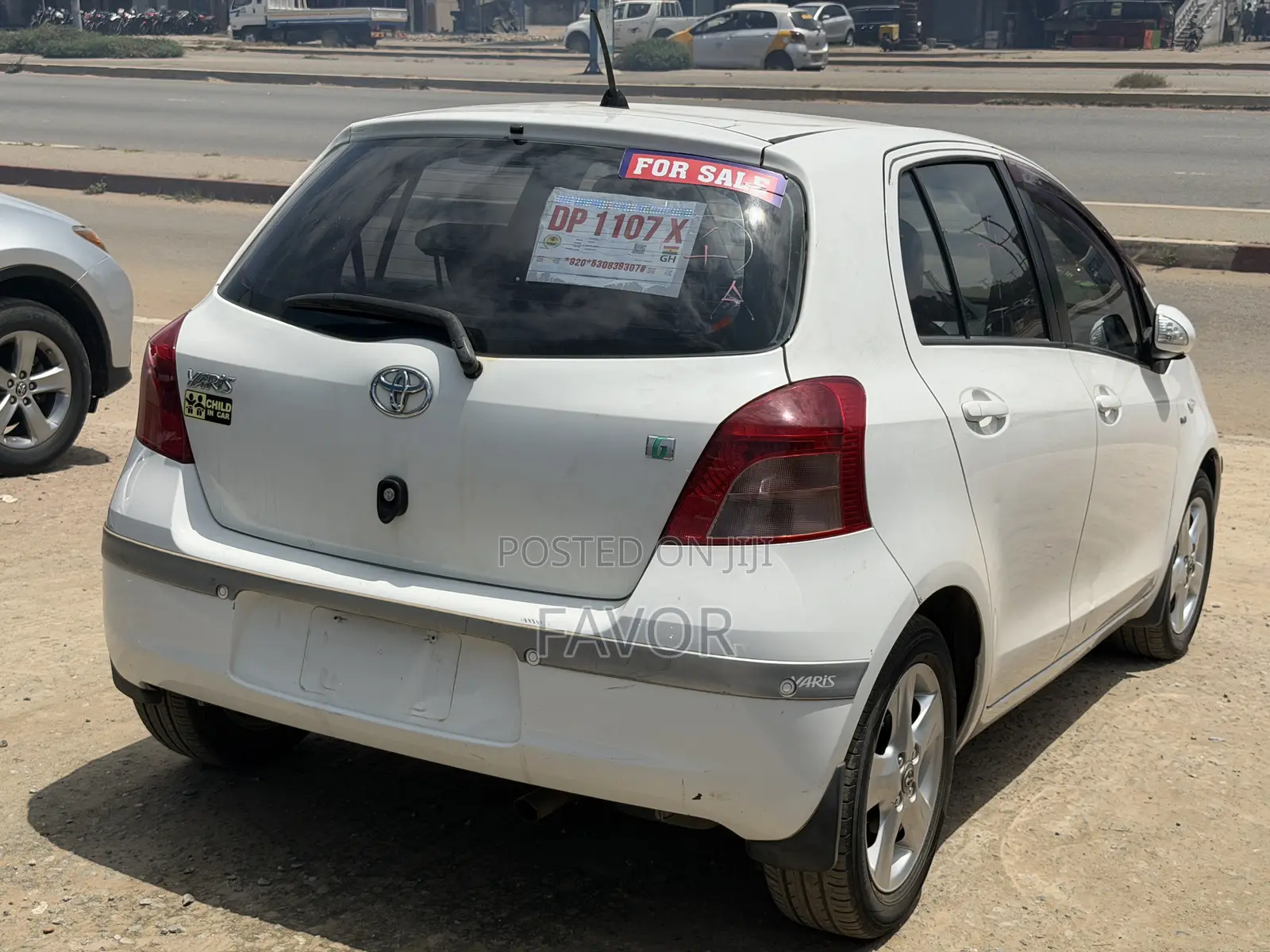 Toyota Yaris Base Sedan 4dr 2010 White