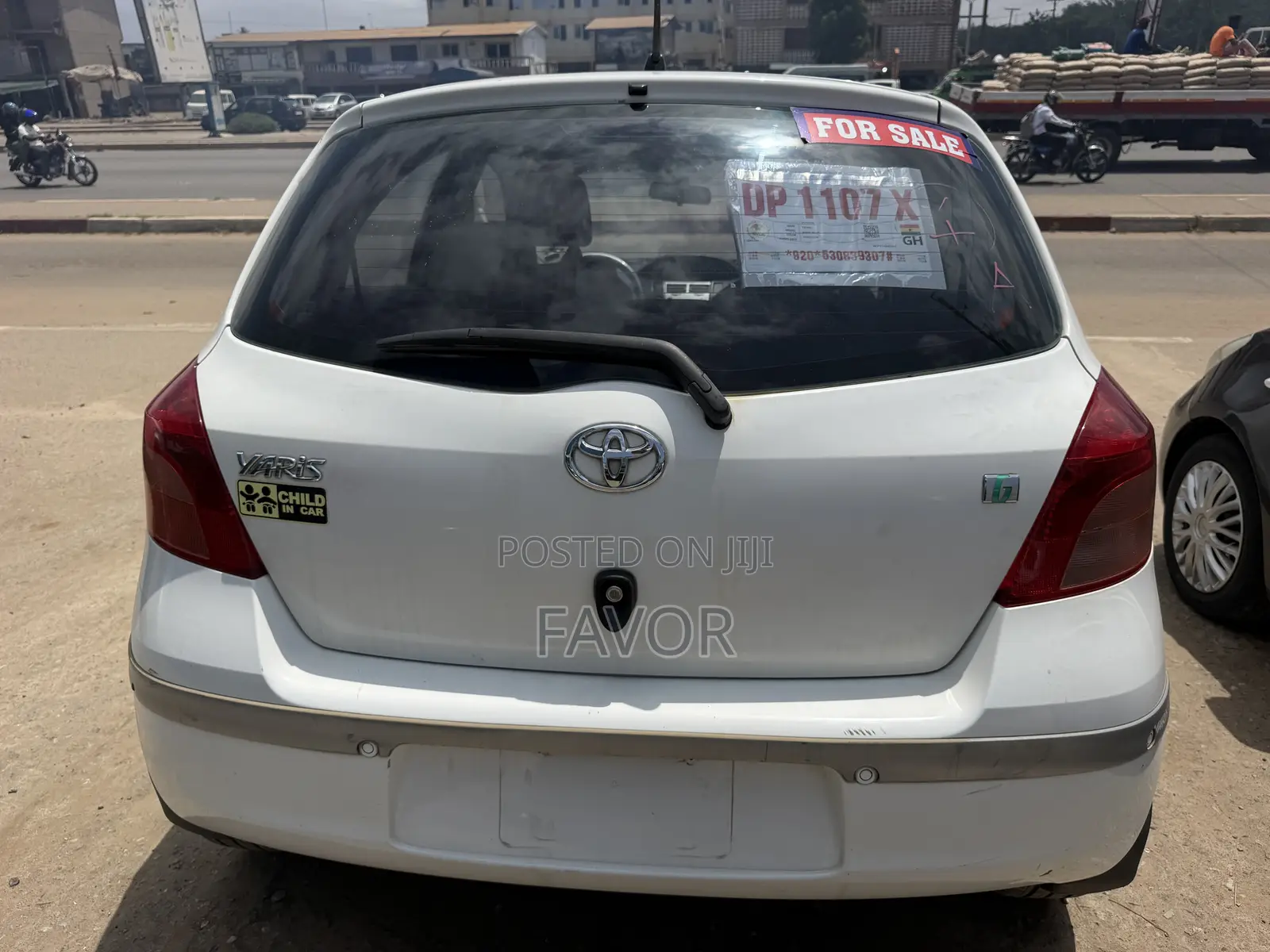 Toyota Yaris Base Sedan 4dr 2010 White