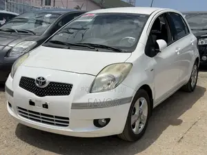 Toyota Yaris Base Sedan 4dr 2010 White