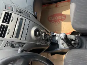 Toyota Yaris Base Sedan 4dr 2010 Gray