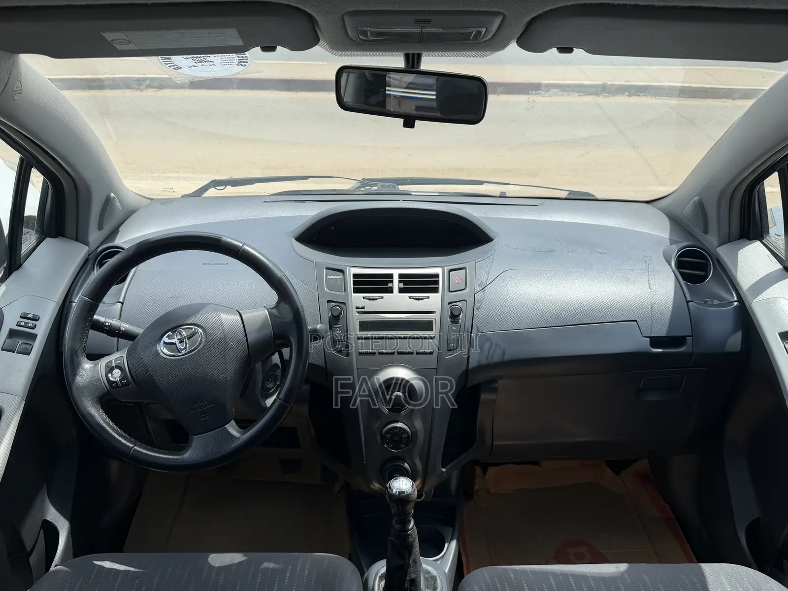 Toyota Yaris Base Sedan 4dr 2010 Gray