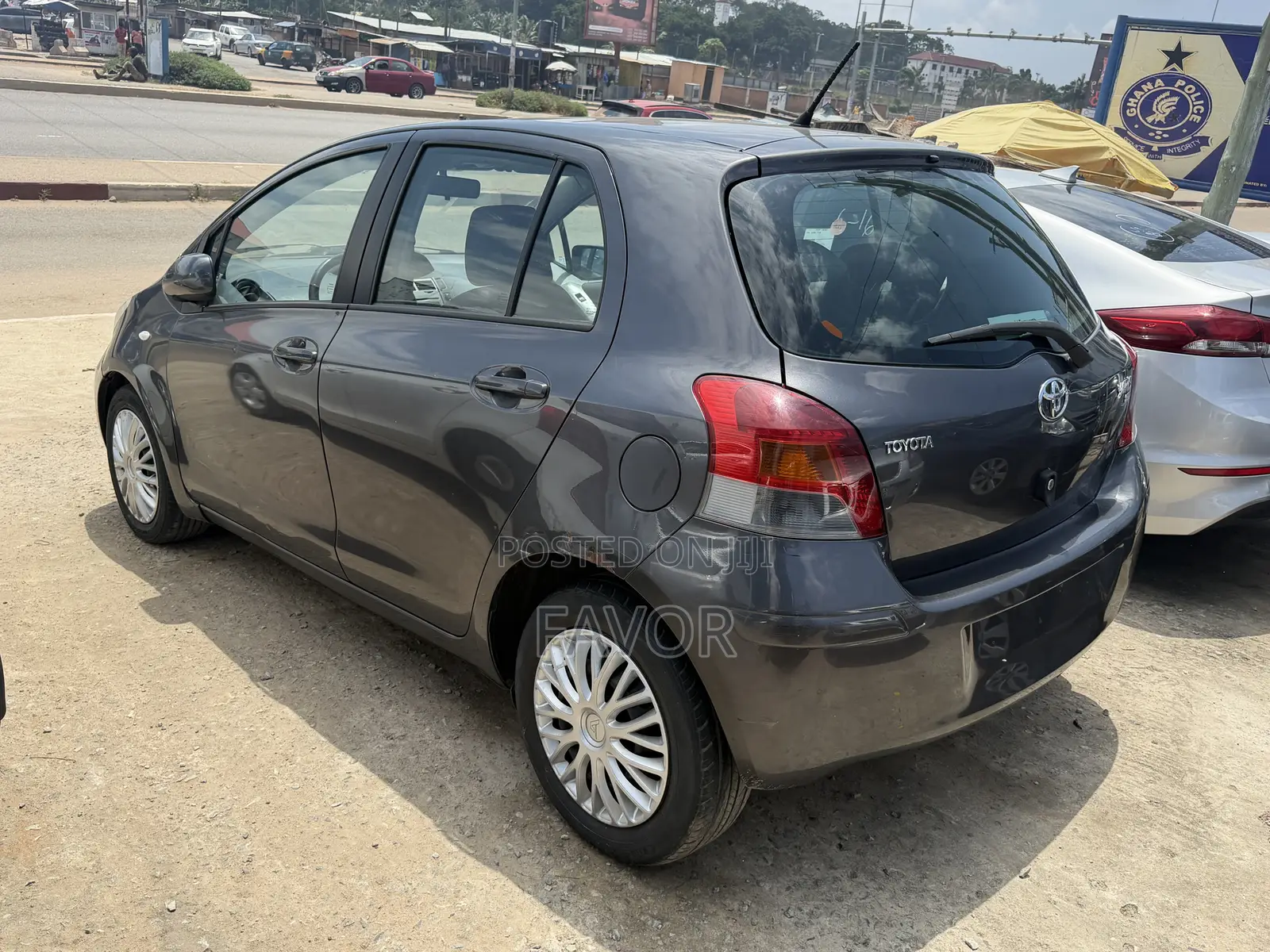 Toyota Yaris Base Sedan 4dr 2010 Gray