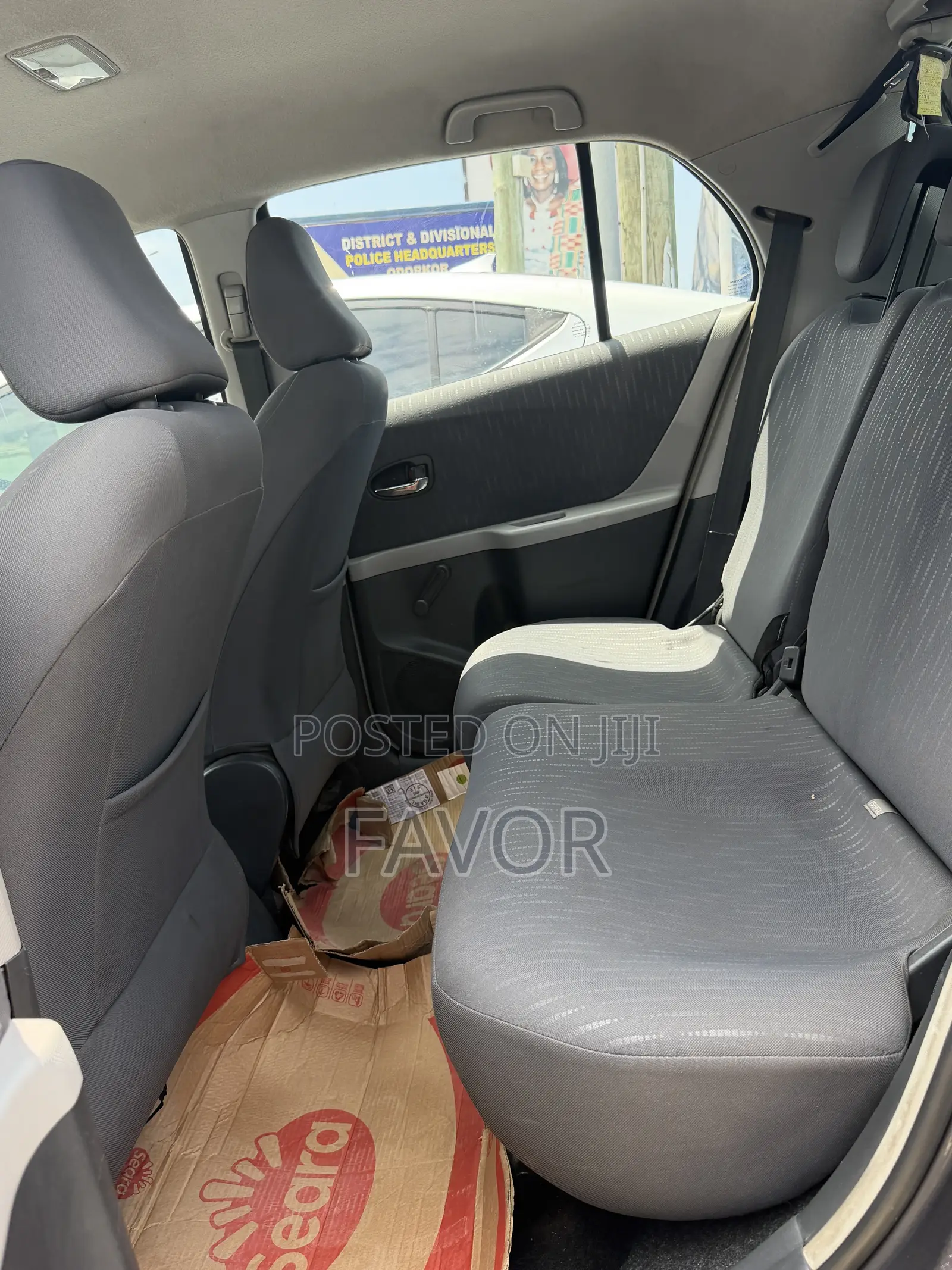 Toyota Yaris Base Sedan 4dr 2010 Gray