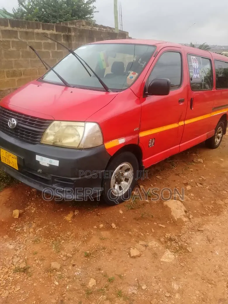 Toyota HiAce 2018 Red