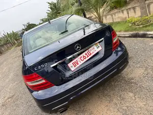 Mercedes-Benz C250 2014 Blue