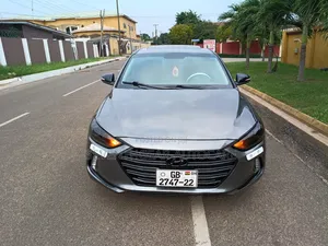 Hyundai Elantra Limited Sedan FWD (2.0L 4cyl 6A) 2017 Gray
