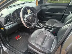 Hyundai Elantra Limited Sedan FWD (2.0L 4cyl 6A) 2017 Gray