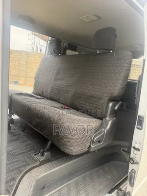 Toyota HiAce 2014 Silver
