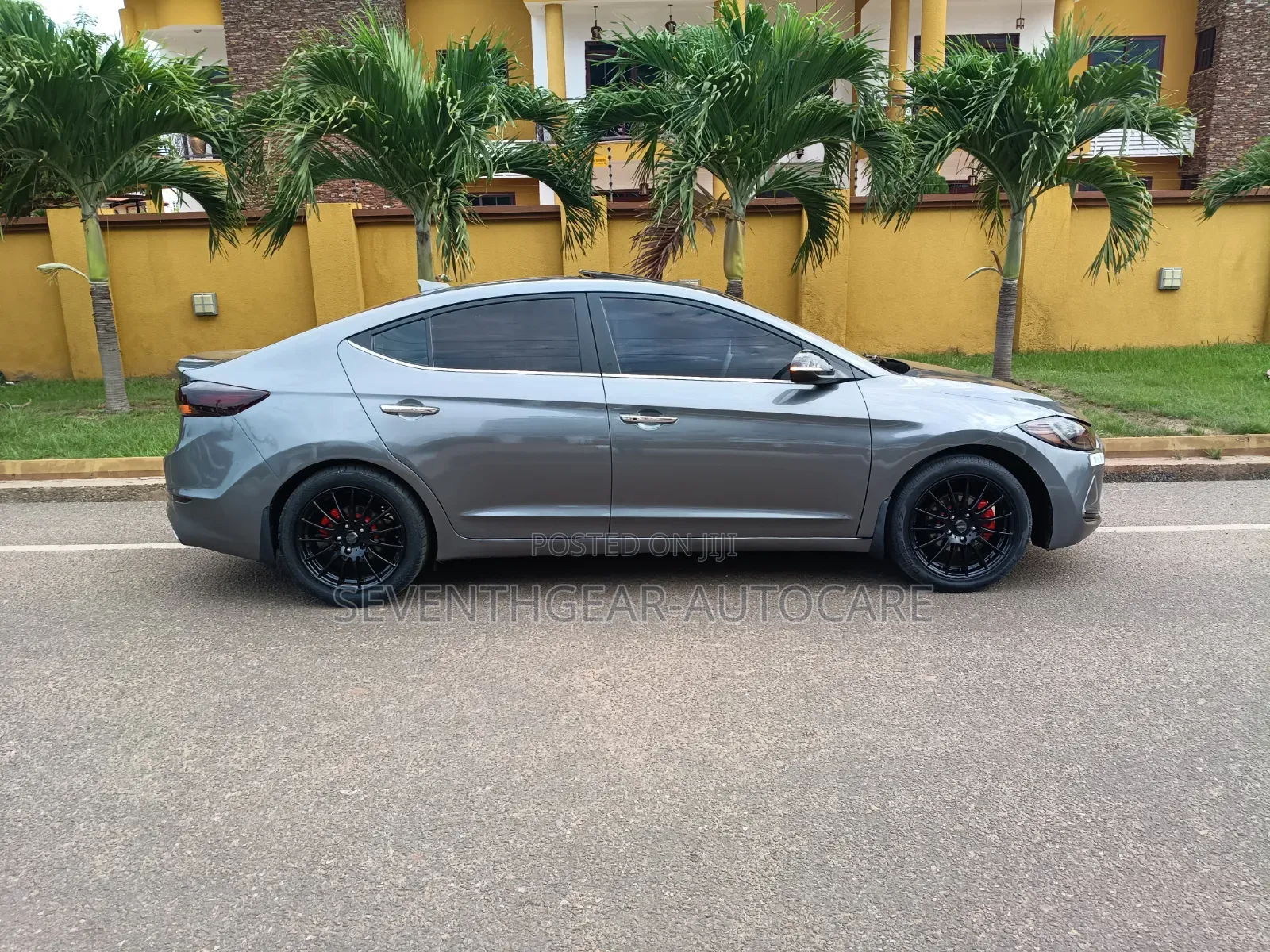 Hyundai Elantra Limited Sedan FWD (2.0L 4cyl 6A) 2017 Gray