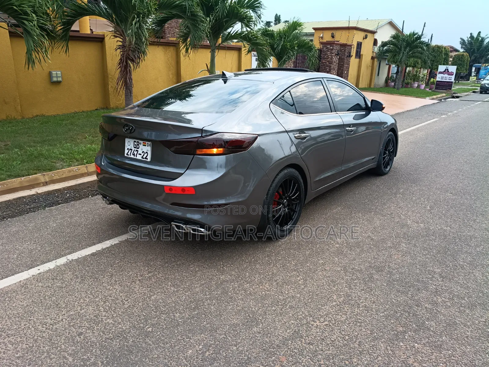 Hyundai Elantra Limited Sedan FWD (2.0L 4cyl 6A) 2017 Gray
