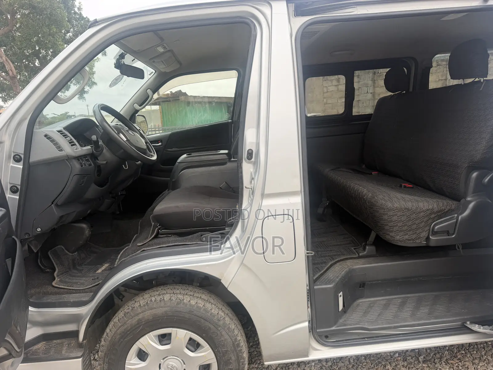 Toyota HiAce 2014 Silver
