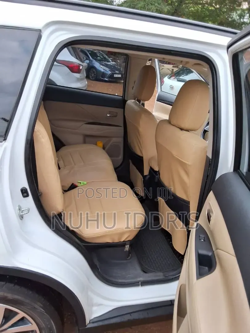 Mitsubishi Outlander 2017 White