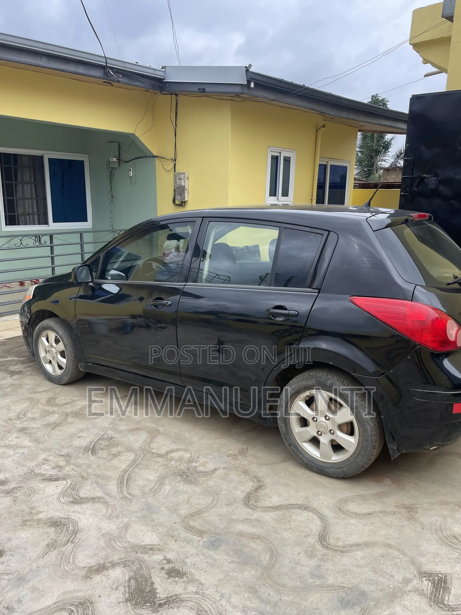 Nissan Versa 2011 Black