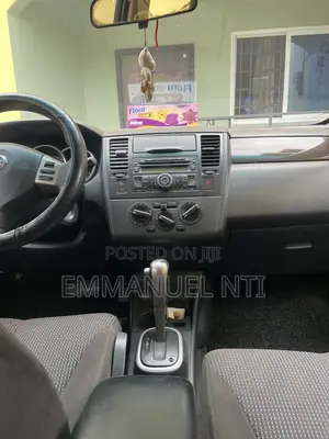 Nissan Versa 2011 Black