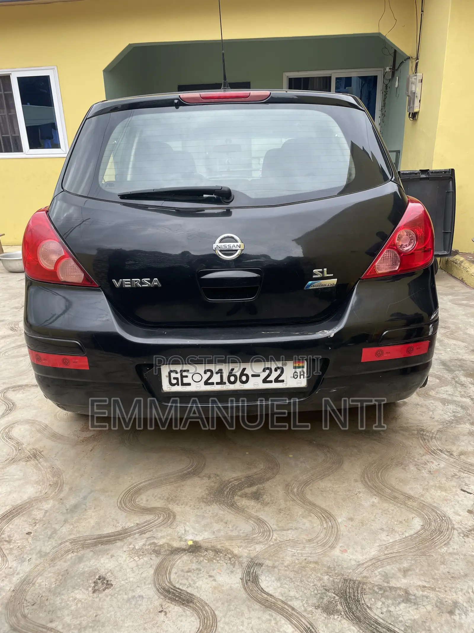 Nissan Versa 2011 Black