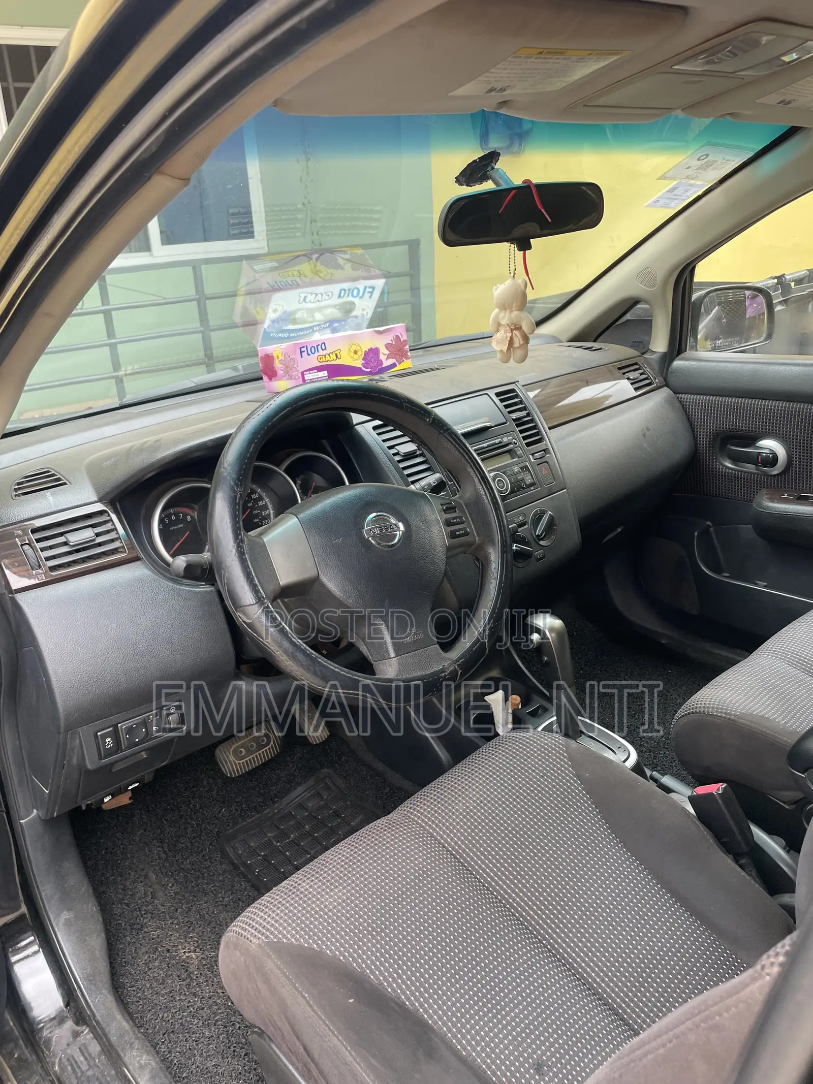 Nissan Versa 2011 Black